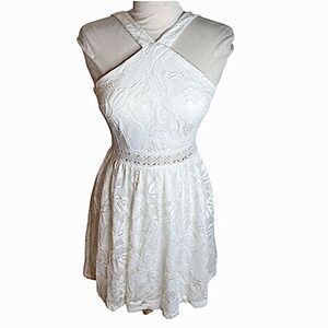 Francesca’s White Lace Halter Summer mini dress Size Medium